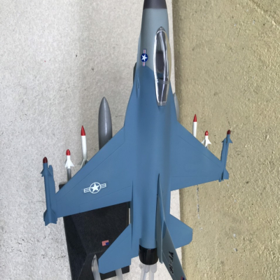 Mô hình Máy báy Tiêm kich F-16 Nhựa ABS tỷ lệ 1:72 