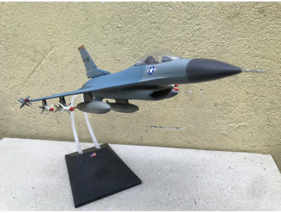 Mô hình Máy báy Tiêm kich F-16 Nhựa ABS tỷ lệ 1:72 