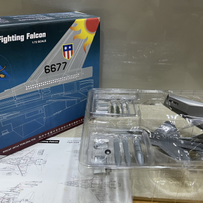 ​Mô hình máy bay Tiêm kích F-16A Fighting Falcon tỷ lệ 1:72