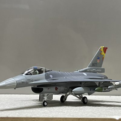 ​Mô hình máy bay Tiêm kích F-16A Fighting Falcon tỷ lệ 1:72