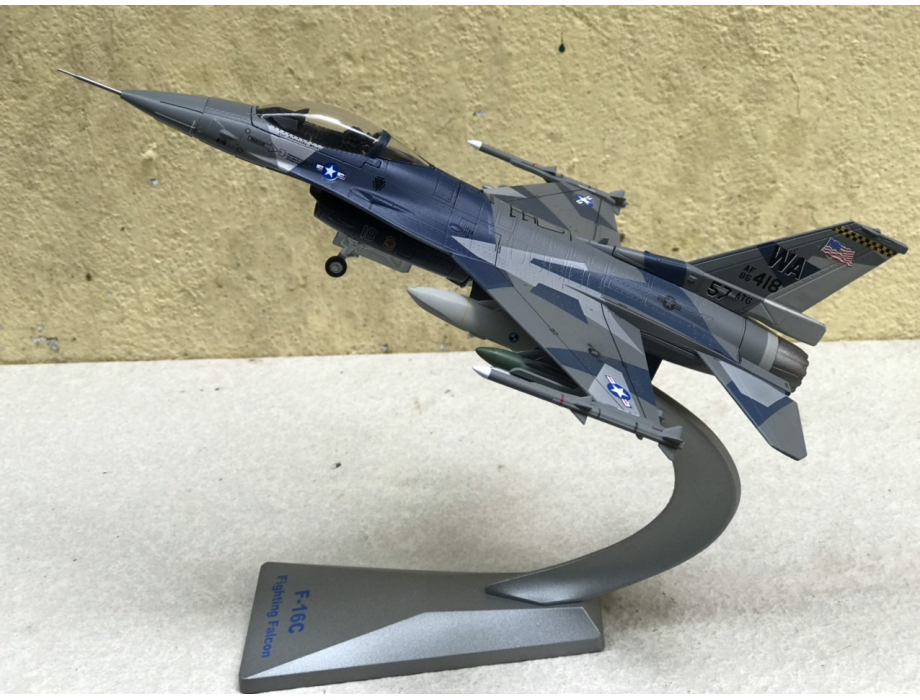 Mô hình máy bay Tiêm kích F16C/D tỷ lệ 1:72