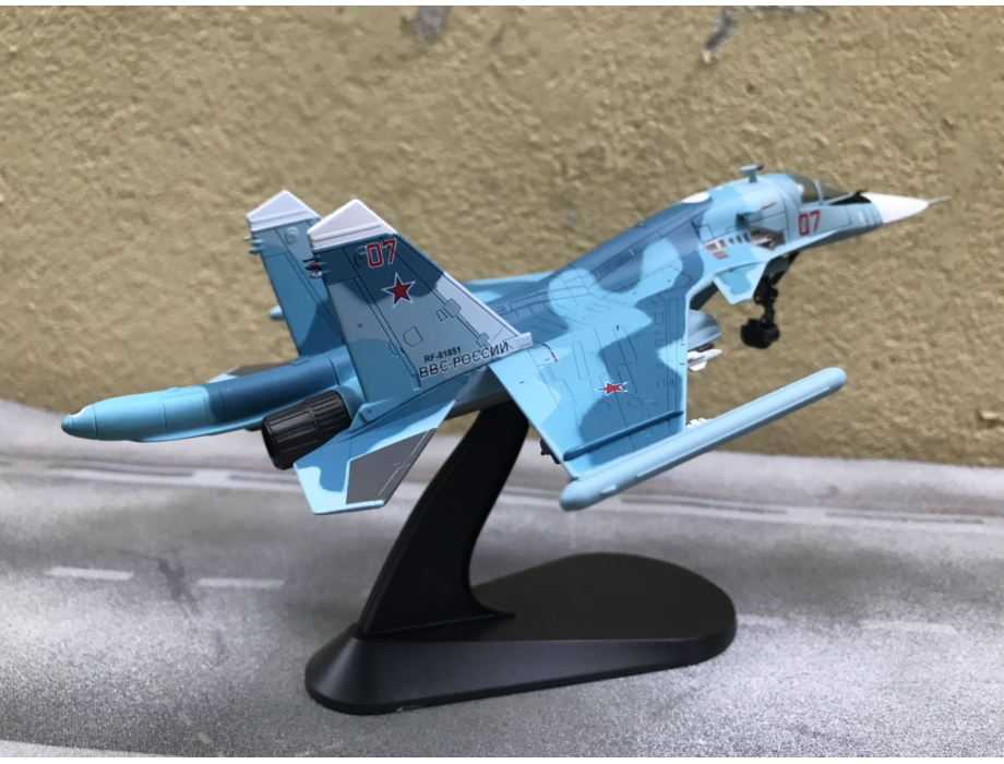 ​Mô hình Máy bay tiêm kích Sukhoi SU-34 tỷ lệ 1:100