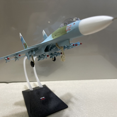 ​Mô hình Máy báy tiêm kich Sukhoi SU-37 tỷ lệ 1:72-ABS
