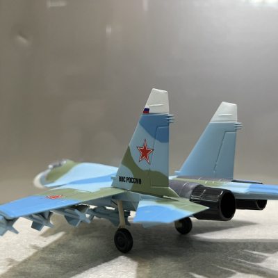 ​Mô hình Máy báy tiêm kich Sukhoi SU-37 tỷ lệ 1:72-ABS