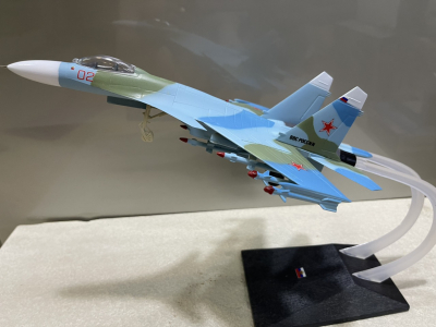 ​Mô hình Máy báy tiêm kich Sukhoi SU-37 tỷ lệ 1:72-ABS