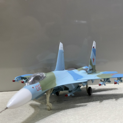 ​Mô hình Máy báy tiêm kich Sukhoi SU-37 tỷ lệ 1:72-ABS