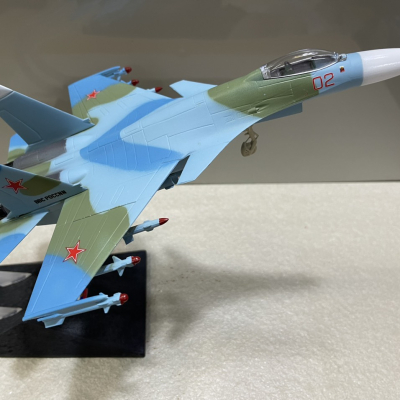 ​Mô hình Máy báy tiêm kich Sukhoi SU-37 tỷ lệ 1:72-ABS