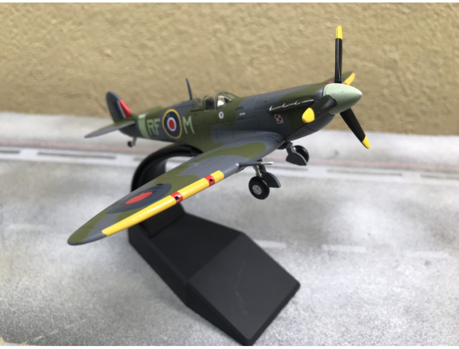 Mô hình Máy bay Tiêm kích Supermarine Spitfire  tỷ lệ 1:72