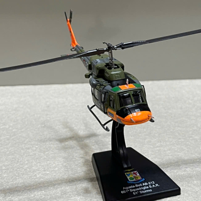 ​Mô hình Máy bay Trực Thăng Agusta-Bell AB 212 tỷ lệ 1/100