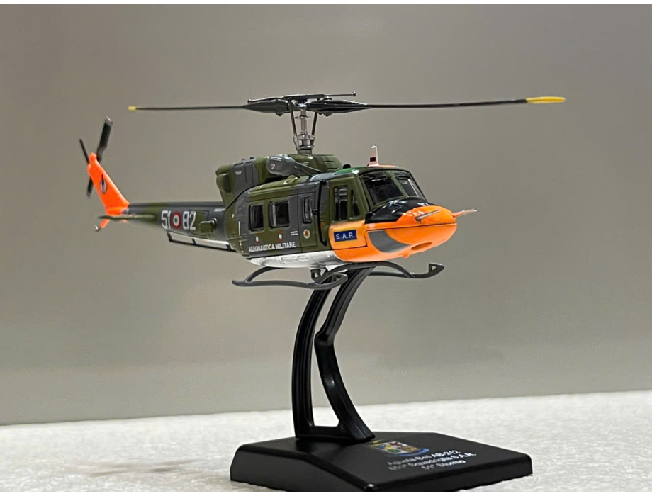 ​Mô hình Máy bay Trực Thăng Agusta-Bell AB 212 tỷ lệ 1/100