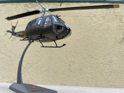 Mô hình máy bay Trực Thăng UH-1 Huey tỷ lệ 1:48