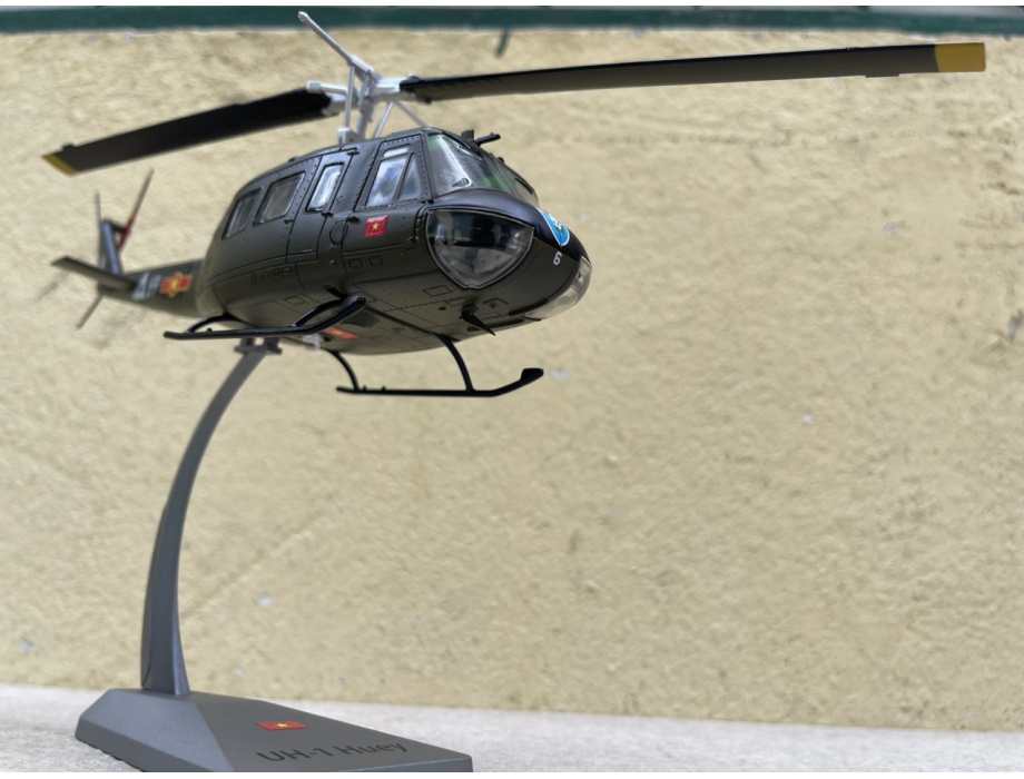 Mô hình máy bay Trực Thăng UH-1 Huey tỷ lệ 1:48
