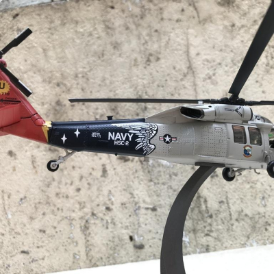 Mô hình máy bay Trực Thăng UH-60M Black Hawk NAVY tỷ lệ 1:72