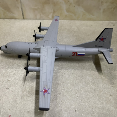 ​Mô hình Máy bay vận tải AN-12 Nga tỷ lệ 1:200