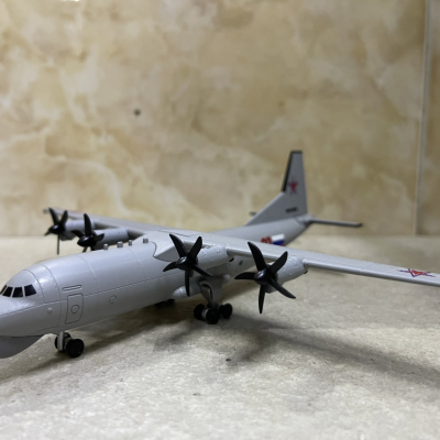 ​Mô hình Máy bay vận tải AN-12 Nga tỷ lệ 1:200