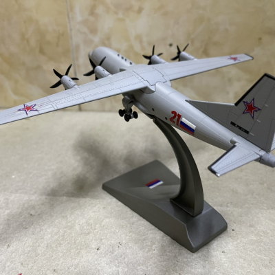 ​Mô hình Máy bay vận tải AN-12 Nga tỷ lệ 1:200