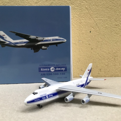 Mô hình máy bay Vận tải  An-124 Volga-Dnepr tỷ lệ 1:400