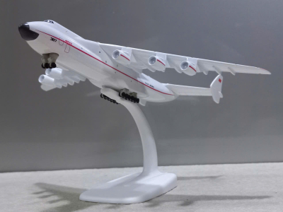 Mô hình máy bay Vận tải An-225 CCCP tỷ lệ 1:400