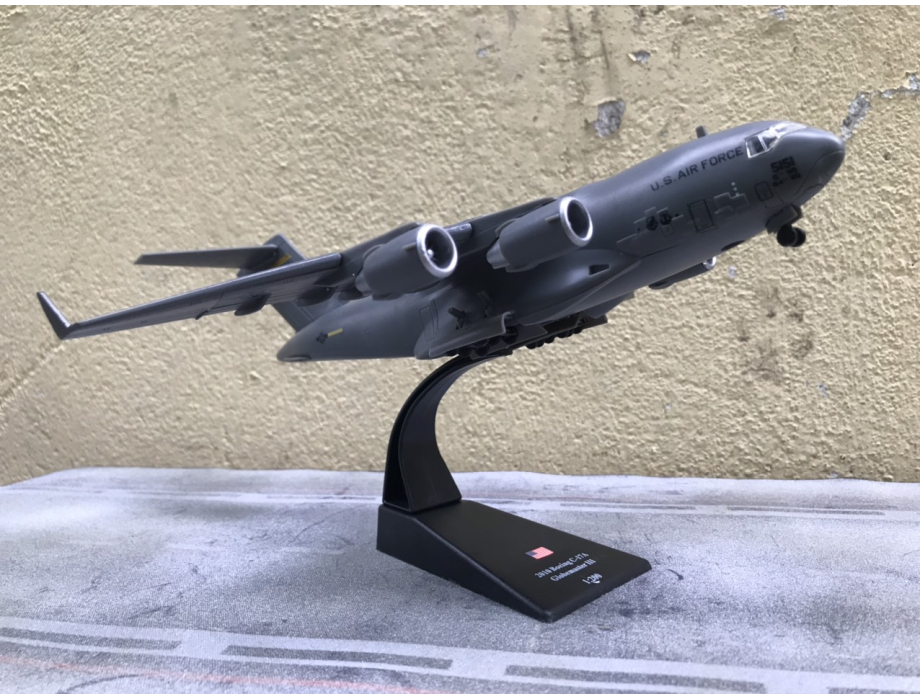 Mô hình Máy bay vận tải C-17 U.S AIR FORCE (có Hộp nhựa trong) tỷ lệ 1:200