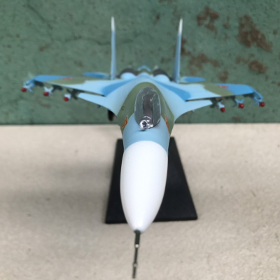 Mô Hình tĩnh Máy bay (Nga) - Tiêm kích ném bom SU-37 1:72