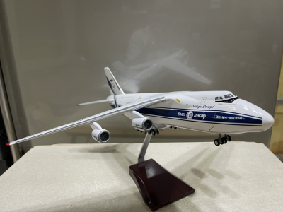 ​Mô Hình trang trí máy bay Vận Tải AN-124 tỷ lệ 1:200 Nhựa ABS (MB200AN124)