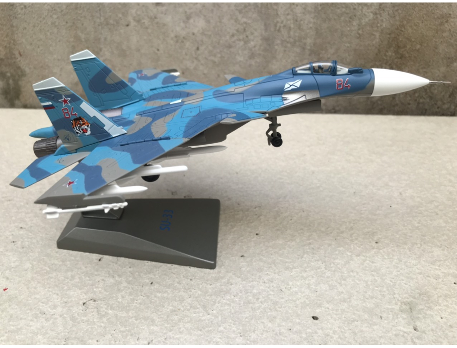 ​Mô hình máy bay Sukhoi SU-33 Flaker D tỷ lệ 1:100 