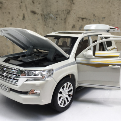 Đồ chơi mô hình xe Ô TÔ TOYOTA land Cruiser tỳ lệ 1:24