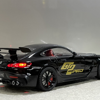 ​Mô hình ô tô MERCEDES AMG GT2PRO tỷ lệ 1:24