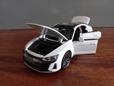 ​Mô hình xe Audi RS E-tron GT  tỷ lệ 1:32