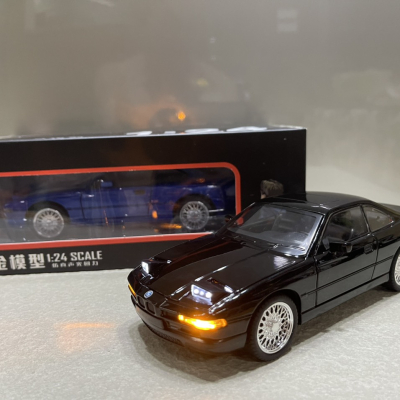 Mô hình xe BMW Coupe 850-CSi tỷ lệ 1:24