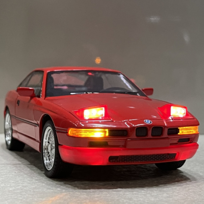 Mô hình xe BMW Coupe 850-CSi tỷ lệ 1:24