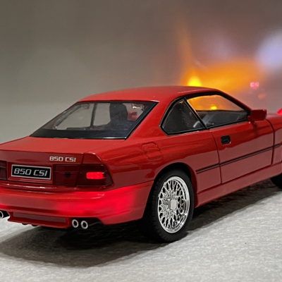 Mô hình xe BMW Coupe 850-CSi tỷ lệ 1:24