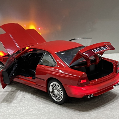 Mô hình xe BMW Coupe 850-CSi tỷ lệ 1:24