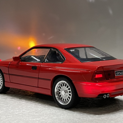 Mô hình xe BMW Coupe 850-CSi tỷ lệ 1:24