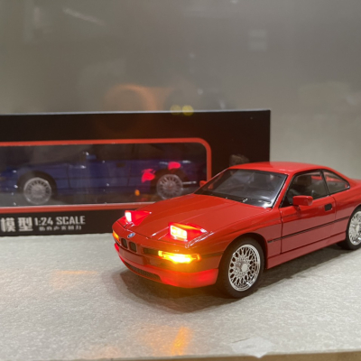 Mô hình xe BMW Coupe 850-CSi tỷ lệ 1:24