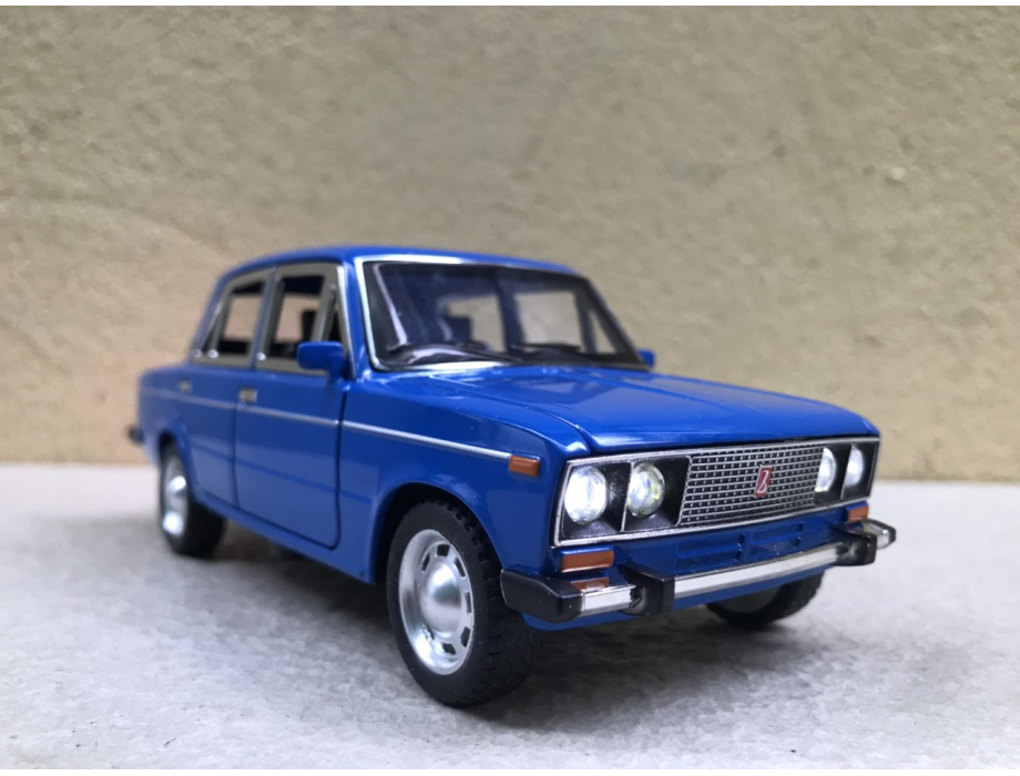 Mô hình xe cổ LADA 2106 tỷ lệ 1:24 Mô hình xe cổ LADA 2106 tỷ lệ 1:24