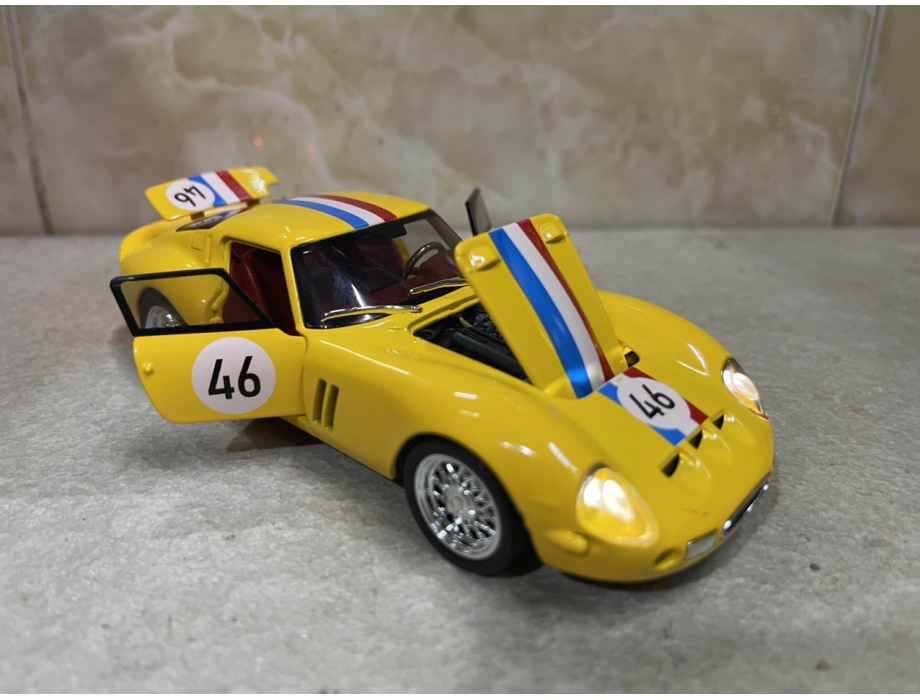 Mô hình xe Ferrari 250 GTO tỷ lệ 1:32 Mô hình xe Ferrari 250 GTO tỷ lệ 1:32
