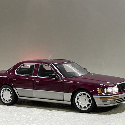 ​Mô hình xe LEXUS LS400 tỷ lệ 1:24
