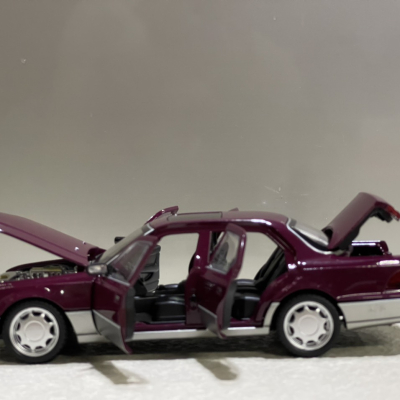 ​Mô hình xe LEXUS LS400 tỷ lệ 1:24