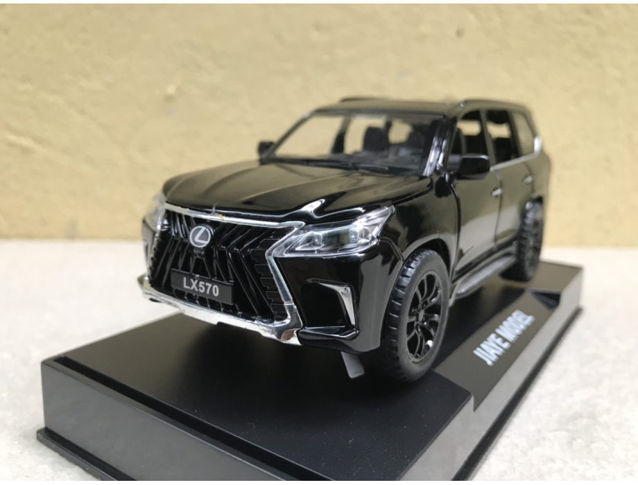 Mô hình xe LEXUS LX570 2022  tỷ lệ 1:32