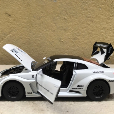 Mô hình xe NISSAN GTR CSR2 tỷ lệt 1:32