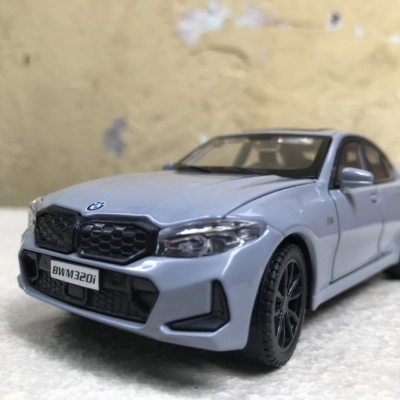 Mô hình xe ô tô BMW 320i 2024 tỷ lệ 1:32