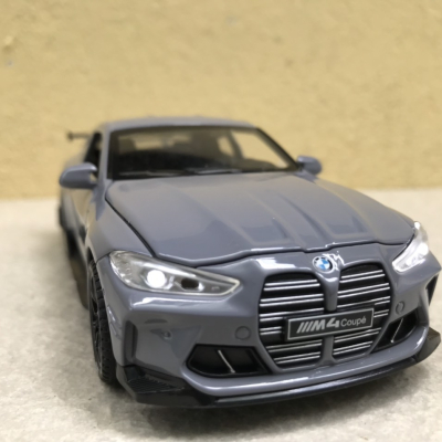 Mô hình xe ô tô BMW M4 Coupe 2022 tỷ lệ 1:32