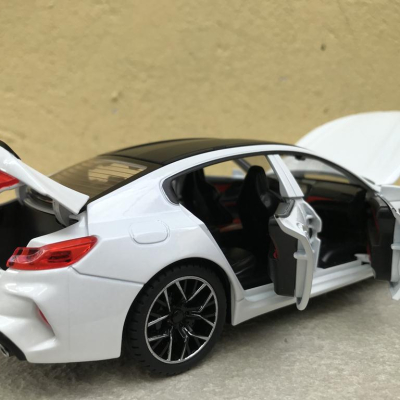 Mô hình xe ô tô BMW M800i 2023 tỷ lệ 1:24