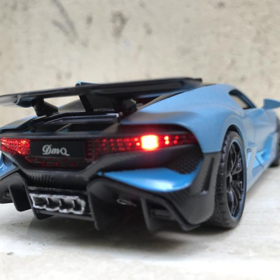 Mô hình xe ô tô Bugatti DIVO tỷ lệ 1:32