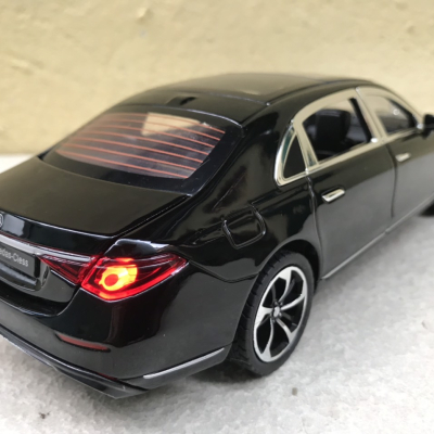 Mô hình xe ô tô Mercedes-Benz S400 2022 tỷ lệ 1:24