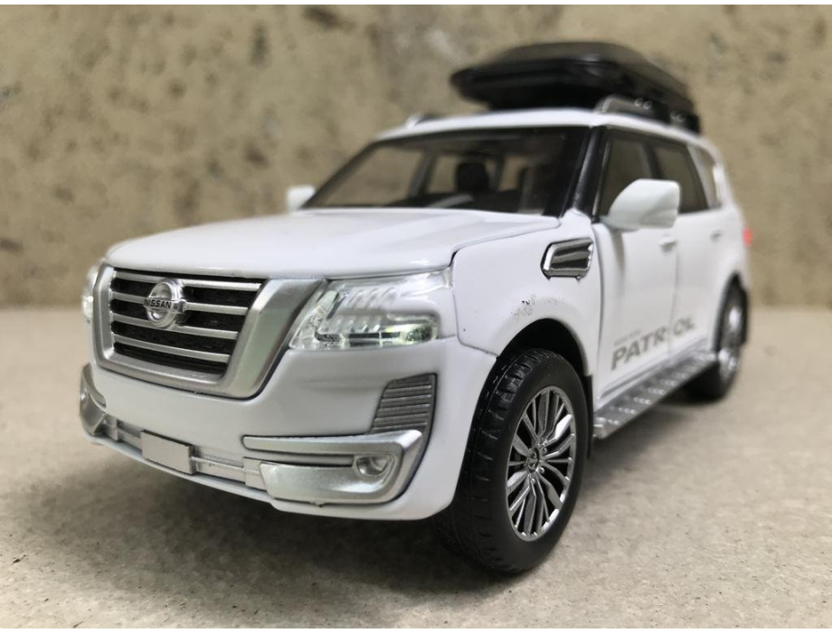 Mô hình xe ô tô NISSAN Patrol 2020 tỷ lệ 1:32