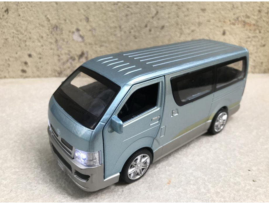 Mô hình xe ô tô TOYOTA HIACE (Cá Mập đầu búa) tỷ lệ 1:32 Mô hình xe ô tô TOYOTA HIACE (Cá Mập đầu búa) tỷ lệ 1:32
