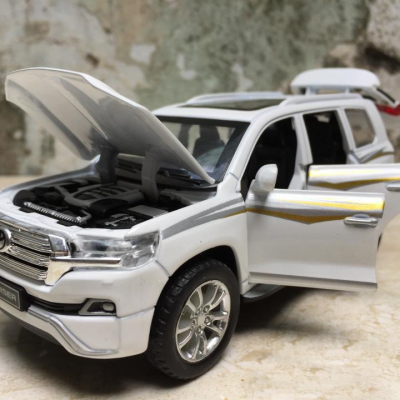 Mô hình xe Ô TÔ TOYOTA Land Cruiser 2018  tỷ lệ 1:32