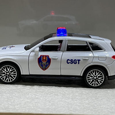 ​Mô hình xe Police Mercedes GLC-400 Dẫn đoàn CSGT tỷ lệ 1:32
